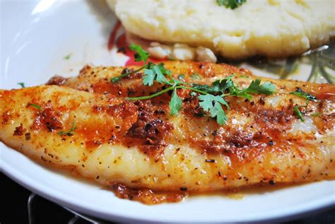 How many calories are in fried basa with creole sauce - calories, carbs, nutrition