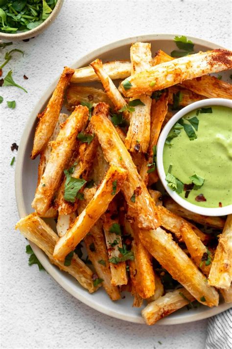 How many calories are in fried yucca chips - calories, carbs, nutrition