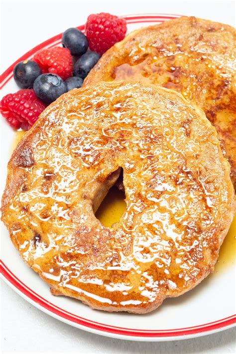 How many calories are in frozen bagel french toast with maple syrup - calories, carbs, nutrition