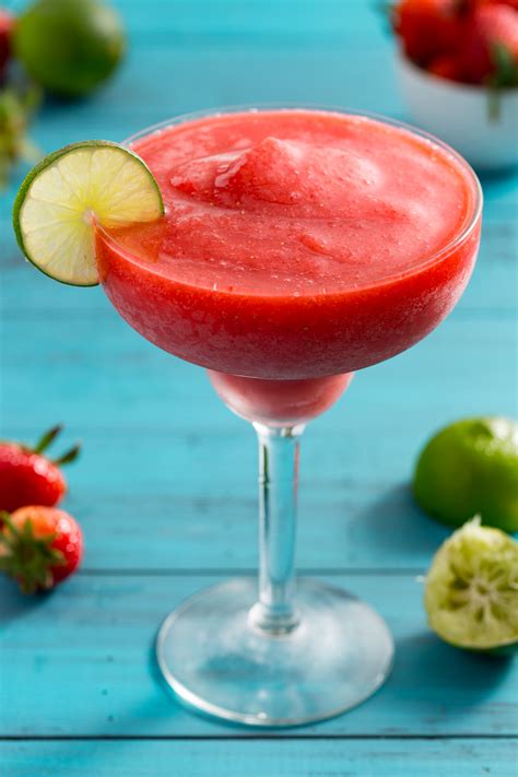 How many calories are in frozen strawberry daquiri - calories, carbs, nutrition