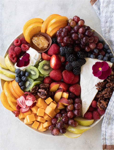 How many calories are in fruit and cheese plate - calories, carbs, nutrition