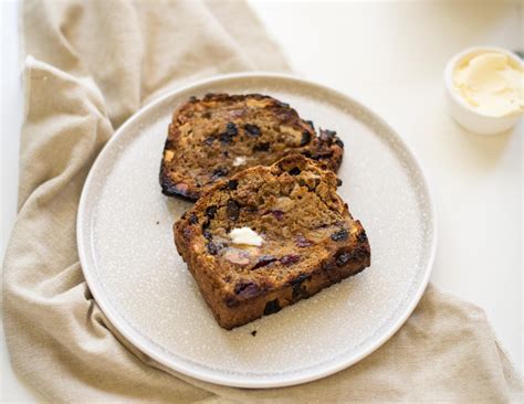 How many calories are in fruit and nut loaf - calories, carbs, nutrition