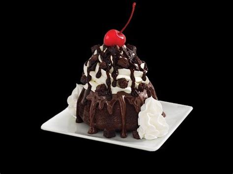 How many calories are in fudge brownie molten cake sundae - calories, carbs, nutrition