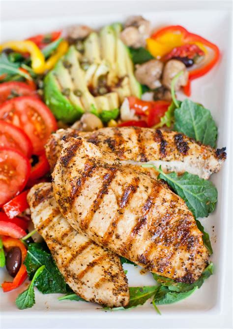 How many calories are in garden salad with grilled chicken breast - calories, carbs, nutrition