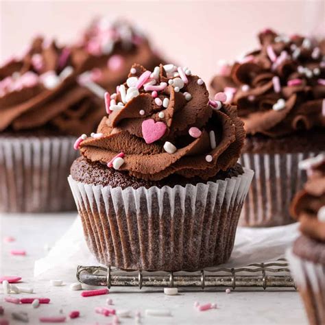 How many calories are in gluten free vanilla cupcakes with fudge icing - calories, carbs, nutrition