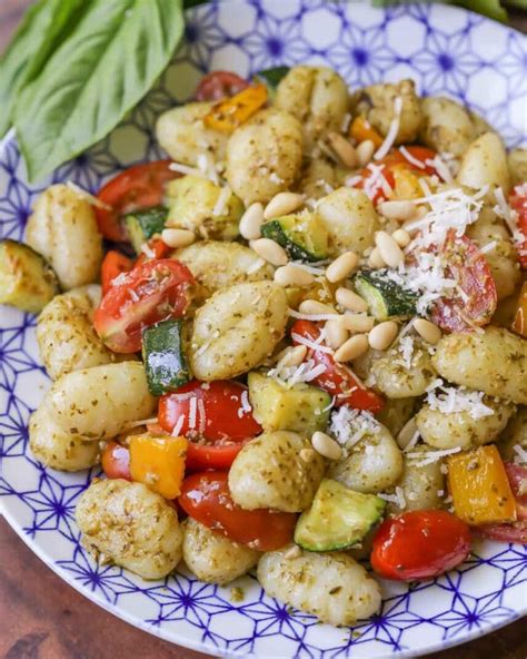 How many calories are in gnocchi chicken and pine nuts (39792.0) - calories, carbs, nutrition