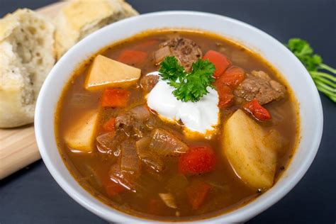 How many calories are in goulash soup - calories, carbs, nutrition