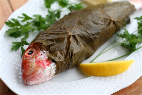 How many calories are in grape leaf wrapped fish with sweet potato cakes and pineapple chutney - calories, carbs, nutrition