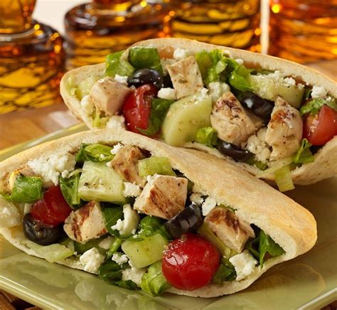 How many calories are in greek chicken souvlaki pita sandwich - calories, carbs, nutrition