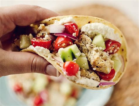 How many calories are in greek chicken taco - calories, carbs, nutrition