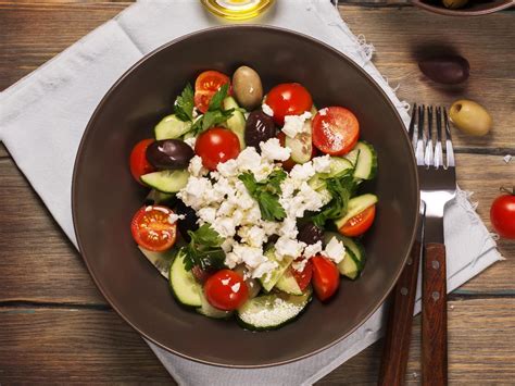 How many calories are in greek salad - calories, carbs, nutrition