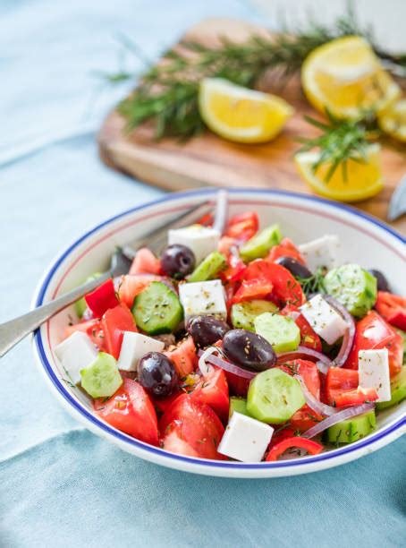 How many calories are in greek salad (24110.5) - calories, carbs, nutrition