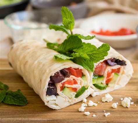 How many calories are in greek salad wrap with wheat lavash - calories, carbs, nutrition