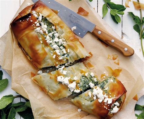 How many calories are in greek spinach strudel - calories, carbs, nutrition