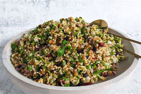 How many calories are in greek style grains salad (8oz) - calories, carbs, nutrition