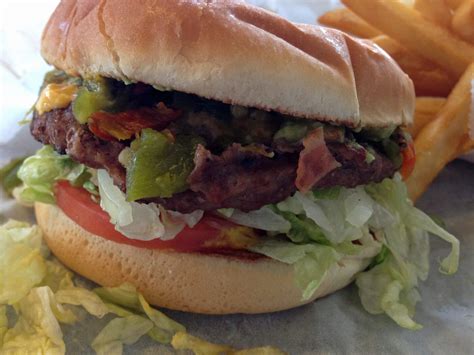 How many calories are in green chile bacon burger - calories, carbs, nutrition