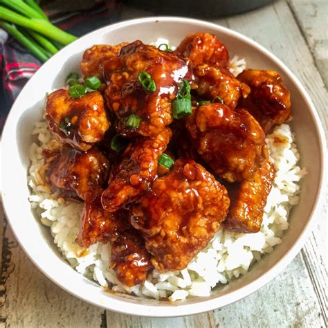 How many calories are in greens grains - general tsos chicken broth bowl - calories, carbs, nutrition