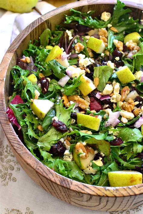 How many calories are in greens with pears,walnuts, and gorgonzola - calories, carbs, nutrition