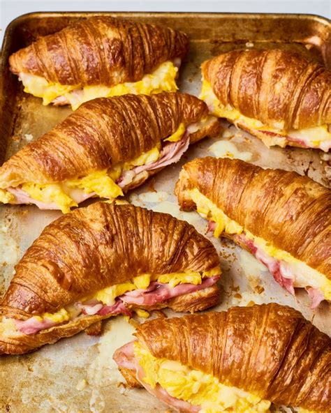 How many calories are in grid sand brkf croissant ham egg & cheese - calories, carbs, nutrition