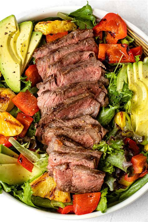 How many calories are in grilled beef with pineapple salad - calories, carbs, nutrition