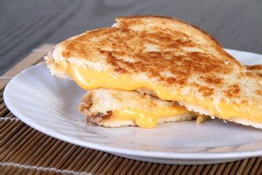 How many calories are in grilled cheese cracker sandwiches - calories, carbs, nutrition