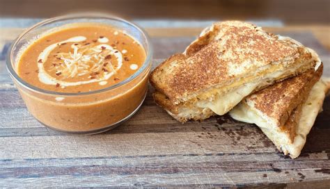 How many calories are in grilled cheese tomato bisque - calories, carbs, nutrition