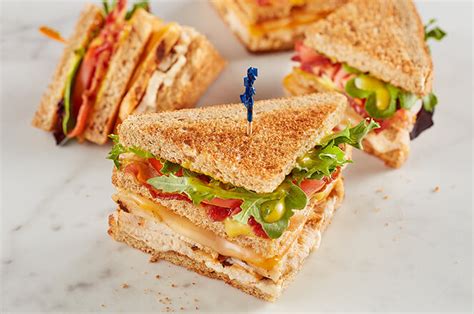 How many calories are in grilled chicken club sandwich - calories, carbs, nutrition