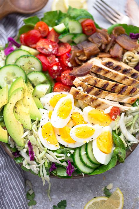 How many calories are in grilled chicken cobb salad - calories, carbs, nutrition