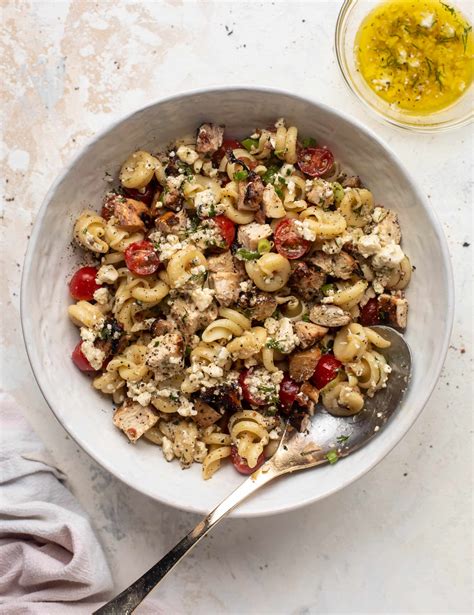How many calories are in grilled chicken pasta salad - calories, carbs, nutrition