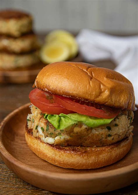 How many calories are in grilled crab cake sandwich - calories, carbs, nutrition