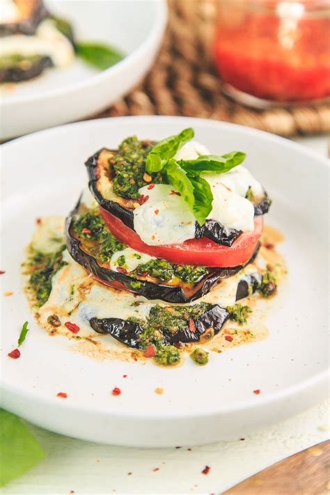 How many calories are in grilled eggplant, mozzarella, basil - calories, carbs, nutrition