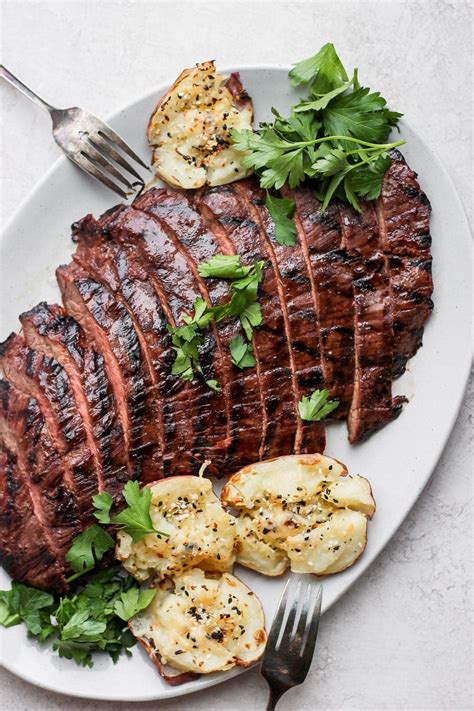 How many calories are in grilled lemongrass flank steak with parsley buttered potatoes and seasoned green beans - calories, carbs, nutrition