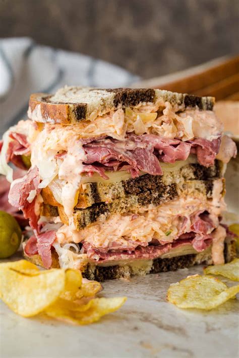 How many calories are in grilled reuben - calories, carbs, nutrition