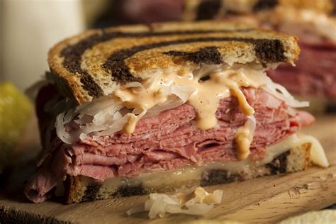 How many calories are in grilled reuben sandwich - calories, carbs, nutrition