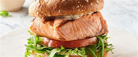 How many calories are in grilled salmon sandwich with wheat bun - calories, carbs, nutrition