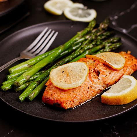 How many calories are in grilled salmon w lemon - calories, carbs, nutrition