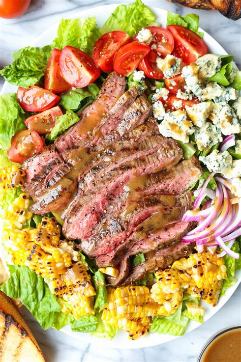 How many calories are in grilled steak salad with peppercorn dressing - calories, carbs, nutrition