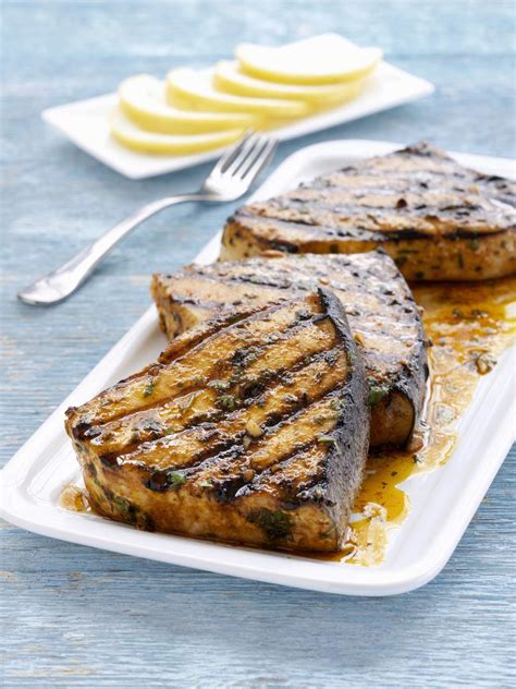 How many calories are in grilled swordfish steaks - calories, carbs, nutrition