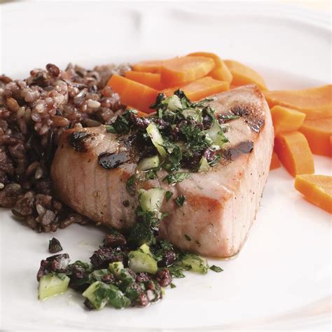 How many calories are in grilled tuna with tomato olive compote - calories, carbs, nutrition