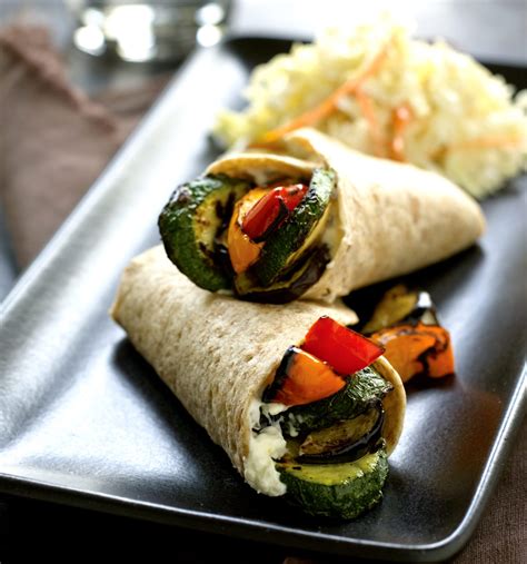 How many calories are in grilled vegetable wrap (15769.1) - calories, carbs, nutrition