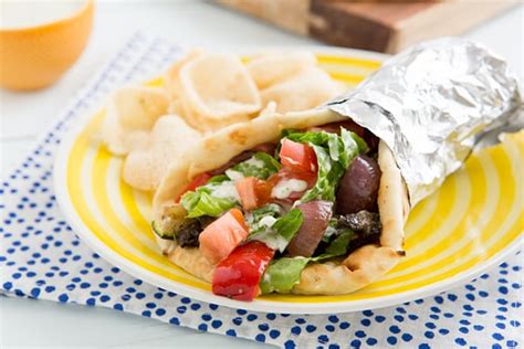 How many calories are in grilled veggie gyro - calories, carbs, nutrition