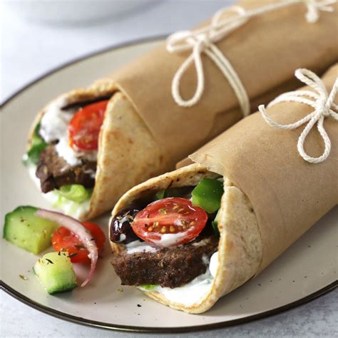 How many calories are in ground beef gyros - calories, carbs, nutrition