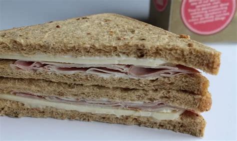 How many calories are in ham and cheddar sandwich (24071.0) - calories, carbs, nutrition