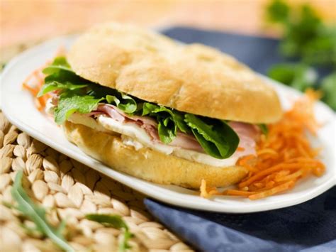 How many calories are in ham and cheese sandwich on kaiser roll - calories, carbs, nutrition