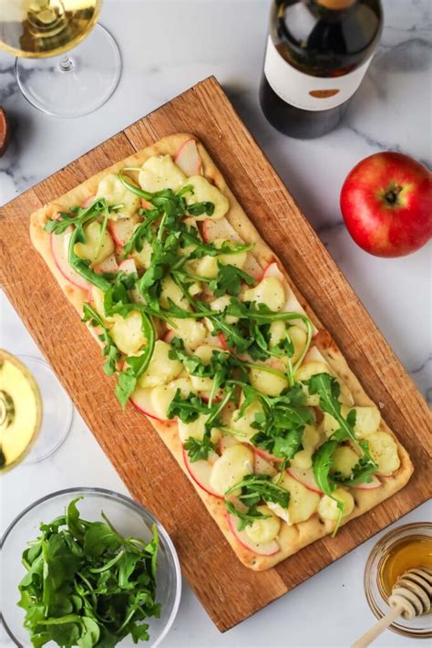 How many calories are in ham brie and green apple rustic flatbread - calories, carbs, nutrition