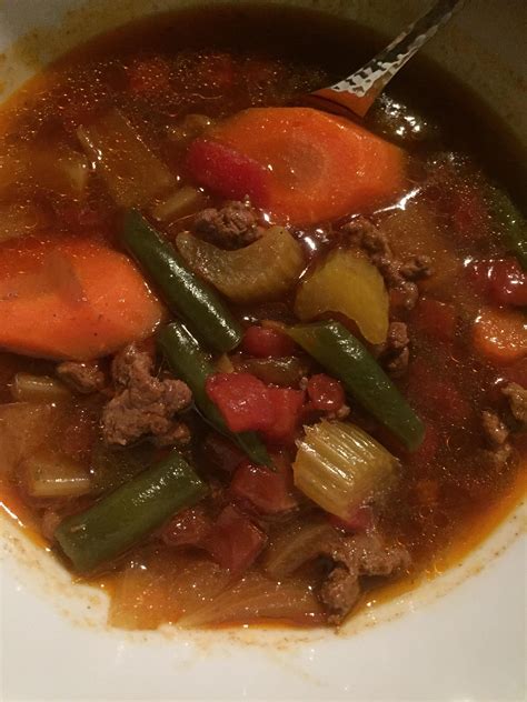 How many calories are in hearty beef soup - calories, carbs, nutrition