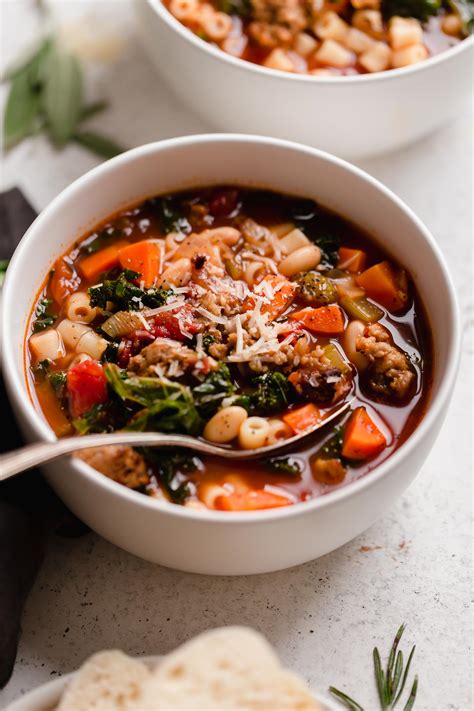 How many calories are in hearty minestrone soup - calories, carbs, nutrition