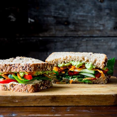 How many calories are in hearty veg sub w/hummus - calories, carbs, nutrition