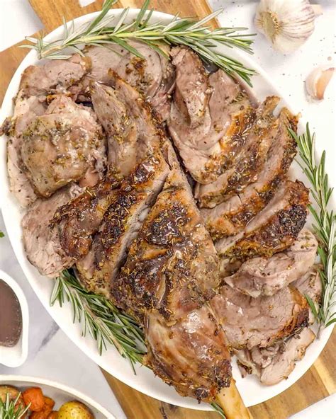 How many calories are in herb roast leg of lamb with gravy - calories, carbs, nutrition