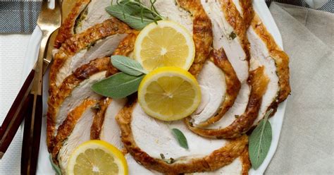 How many calories are in herb rubbed roast turkey breast w/gravy - calories, carbs, nutrition